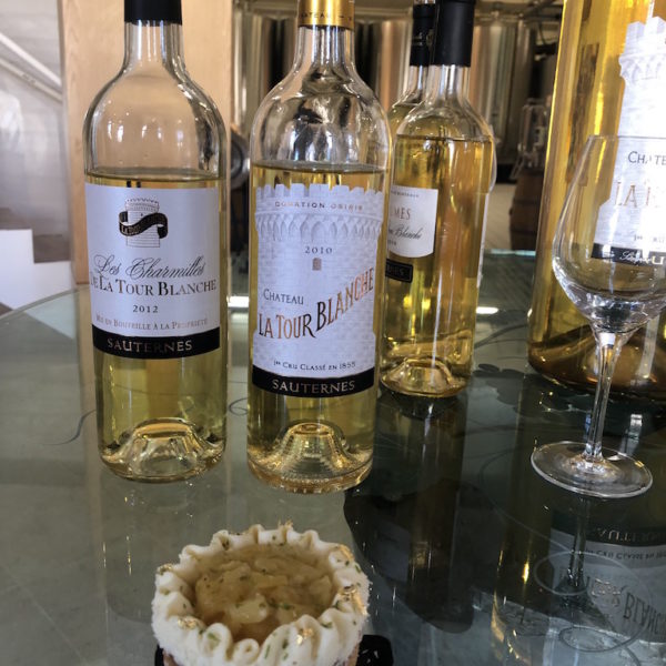 Château La Tour Blanche et tarte ananas, miel, coco et citron vert par Camille Col