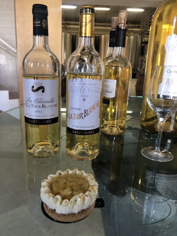 Château La Tour Blanche et tarte ananas, miel, coco et citron vert  par Camille Col